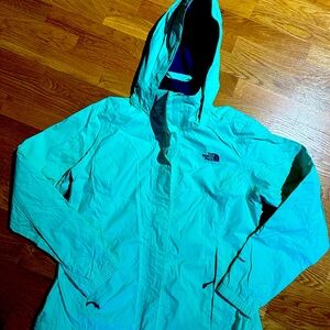 Ladies North Face light shell raincoat